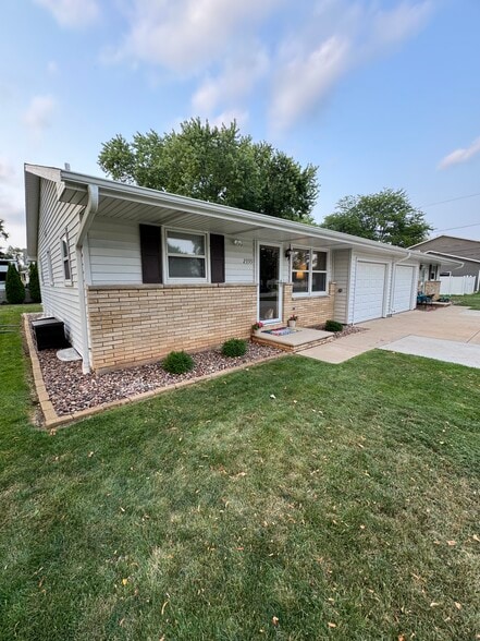 Building Photo - 2955 Jauquet Dr