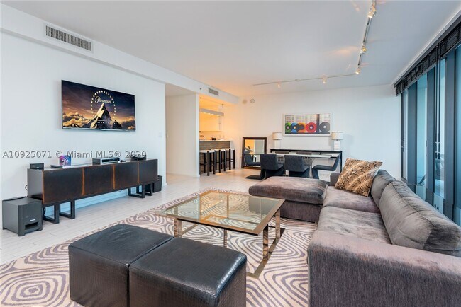 Building Photo - 2201 Collins Ave