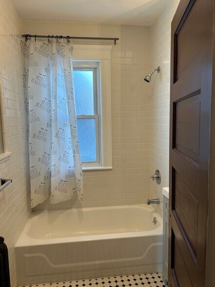 Building Photo - 21 Walter St