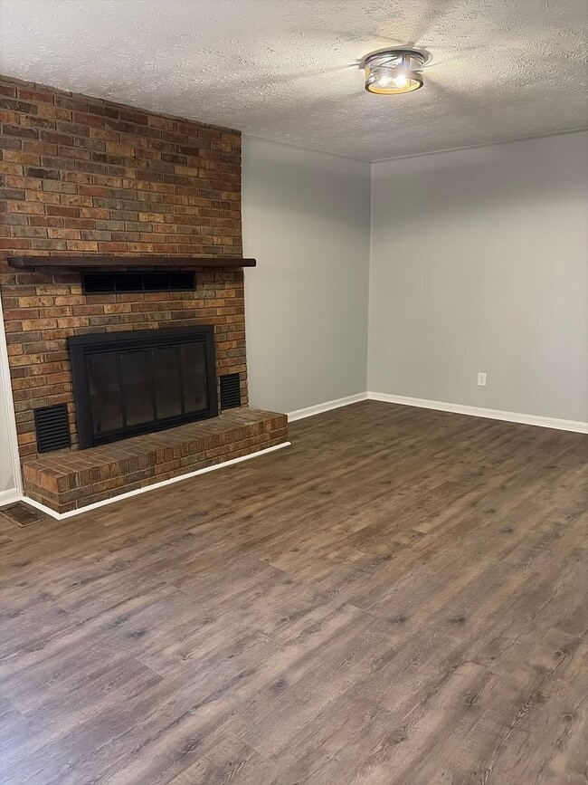 Building Photo - Renovated Ranch Home