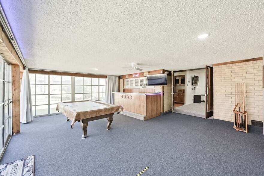 Building Photo - 1712 Meadowlane Terrace