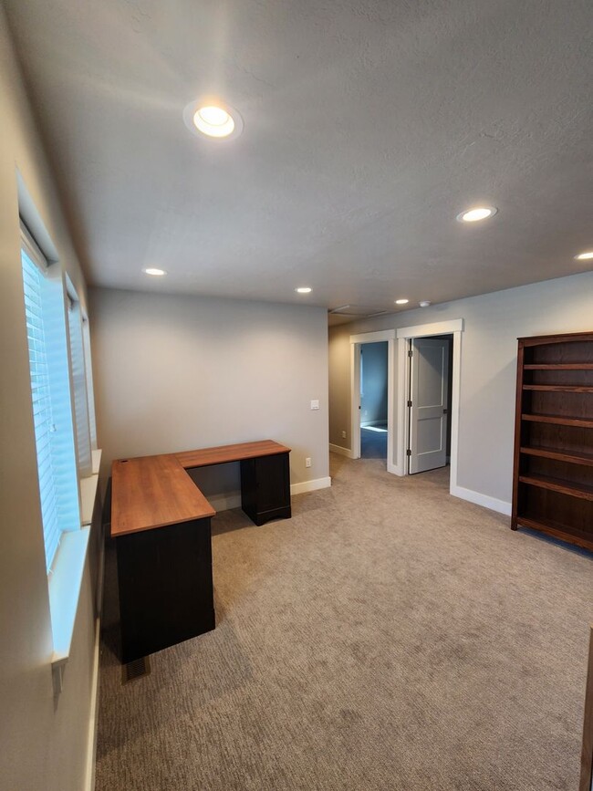 Building Photo - Gorgeous 4 Bedroom Home in Ogden