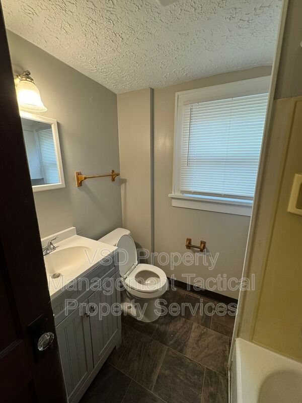 Building Photo - 2078-2018 18th St SW