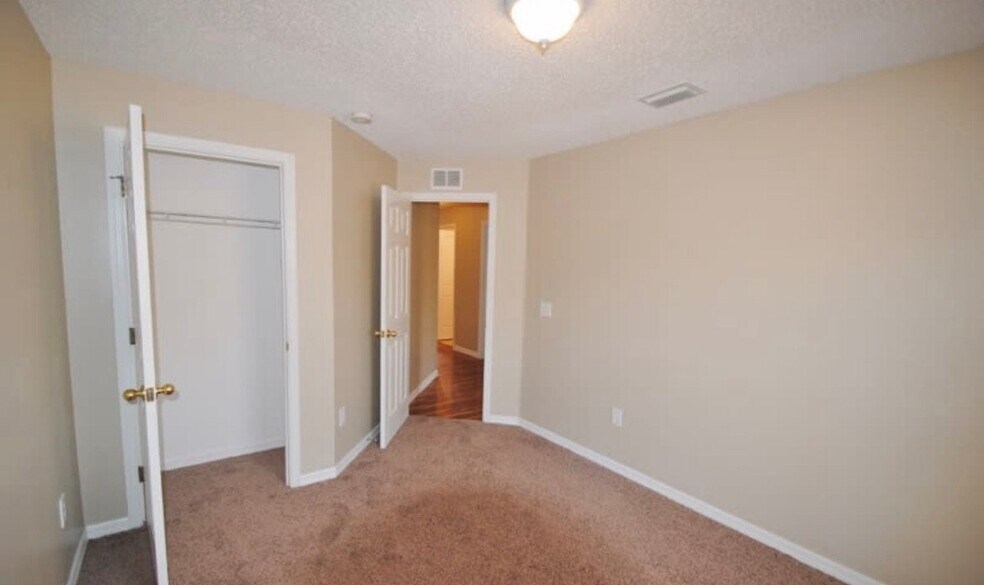 Building Photo - 418 Saragassa Ave