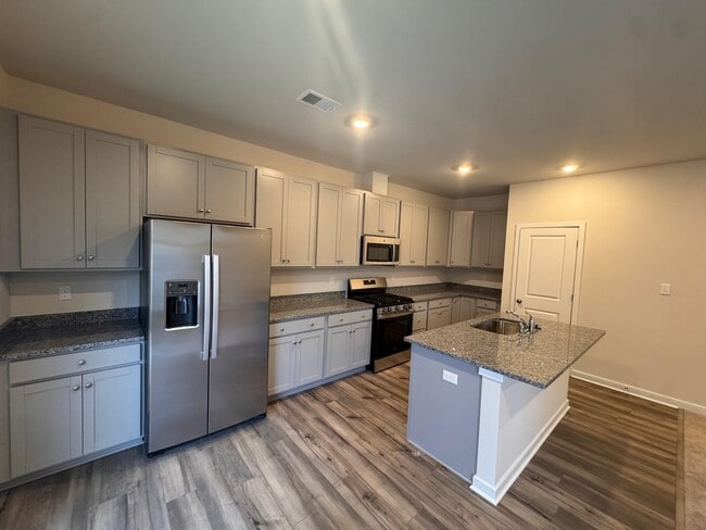 Building Photo - 6025 Crosswinds Dr