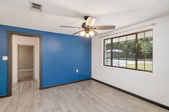 Building Photo - Updated home in Fort Walton Beach!