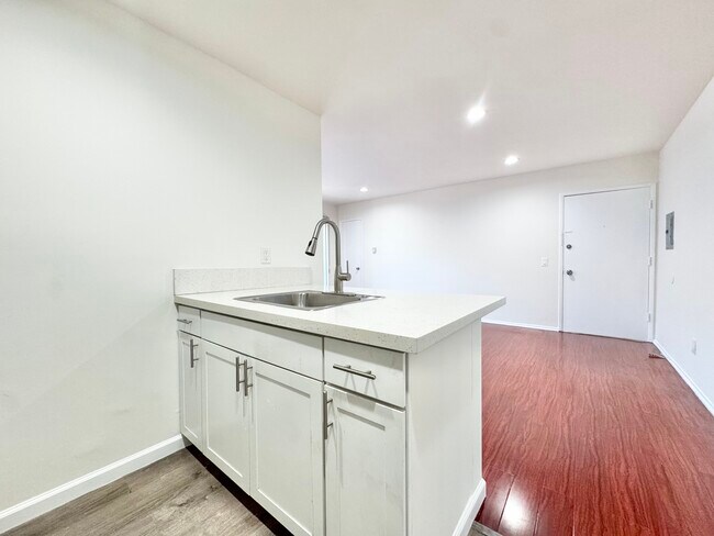 Building Photo - 3663 Vinton Ave