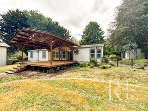 Building Photo - Your Private Getaway In Bremerton