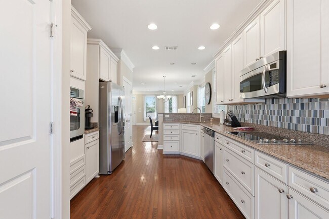 Building Photo - 313 Lakeview Dr