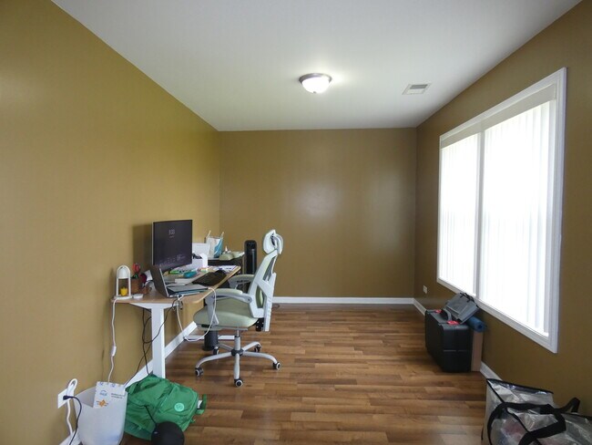 Building Photo - 653 N Edgemere Dr