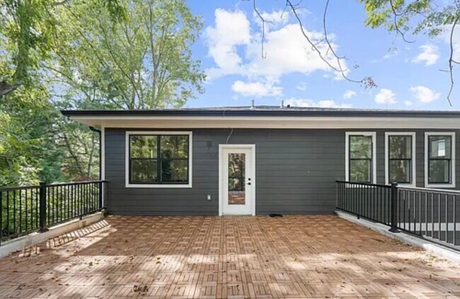 Building Photo - 2323 Carter Ave