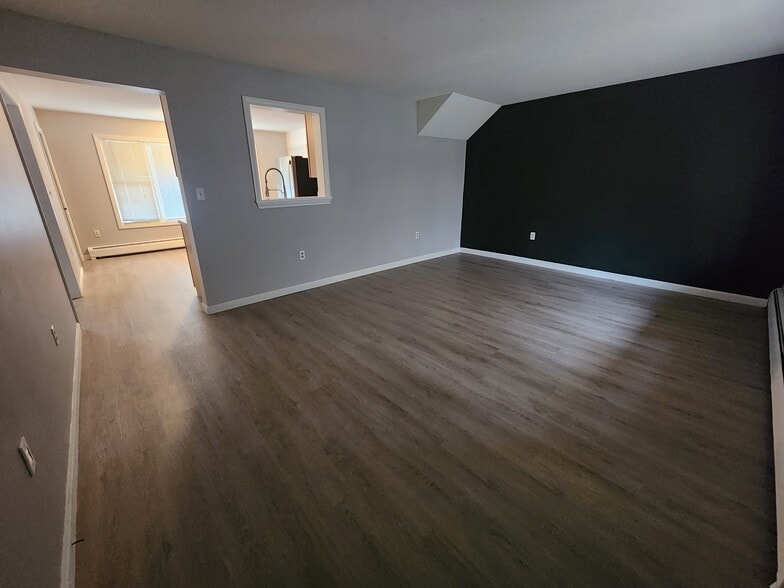Building Photo - 205 Forest Dr