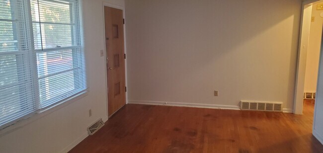 Building Photo - 2512-2514-2514 Braemore Rd