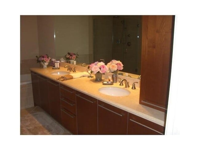 Building Photo - 4445 El Mar Dr