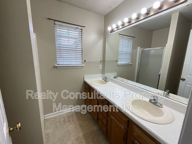 Building Photo - 600 Summerwalk Rd