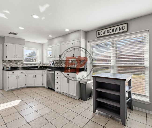 Building Photo - 4209 Green Oak Dr