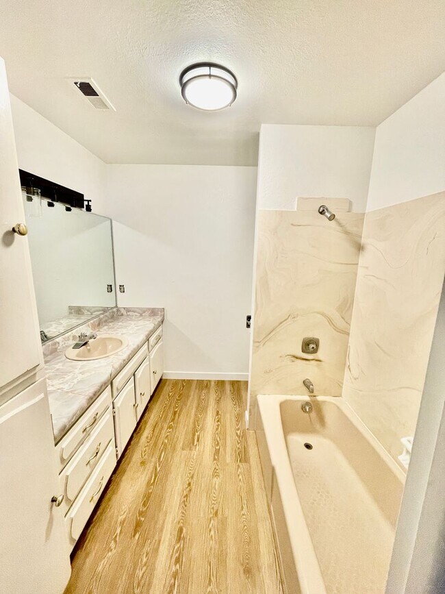 Building Photo - Remodeled Three Bedroom Home in Desirable Bloomington