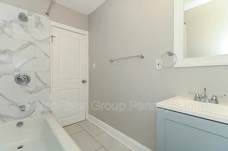 Building Photo - 2547 S Robinson St