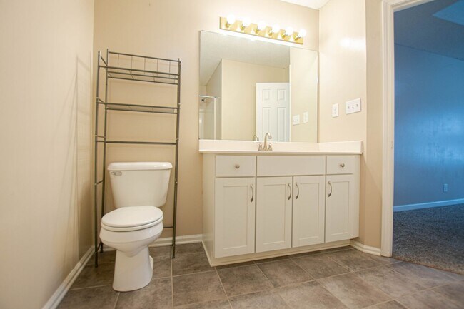 Building Photo - Pet Friendly Three Bedroom!