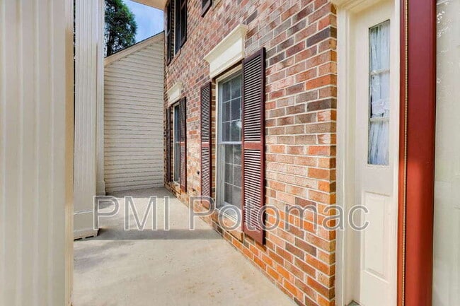 Building Photo - 14672 Brougham Way