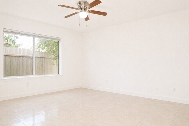 Building Photo - 11118 High Star Dr