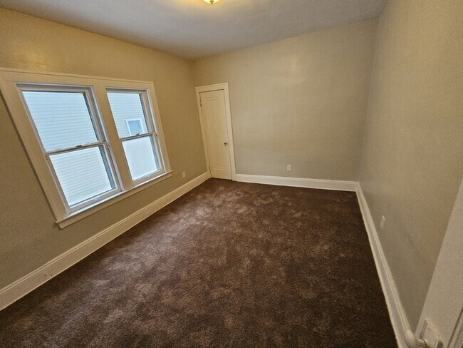 Building Photo - 3378 E 134th St