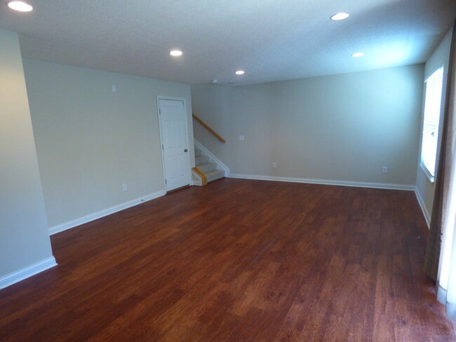 Building Photo - 3 BR 2.5 BA Town Park Condo