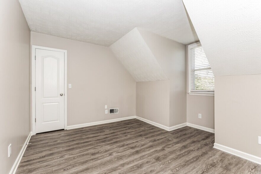 Building Photo - 109 St Michaels Ln