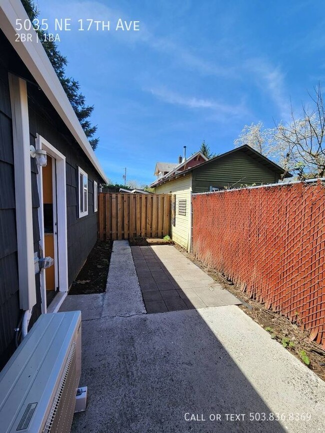 Building Photo - 5035 NE 17th Ave