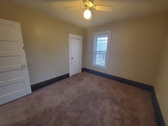 Building Photo - FOR RENT- 327 Webster- HUGE yard- pets ok!