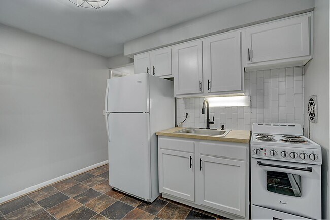 Building Photo - 3552 Brotherton Rd