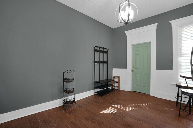 Building Photo - 498 S Ohio Ave