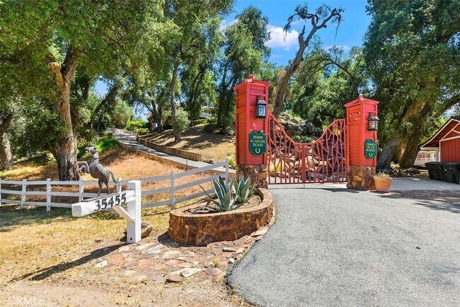 Building Photo - 35455 El Niguel Rd