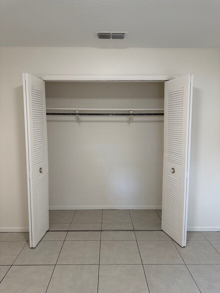 Bedroom 2 - 914 La Salle Ave