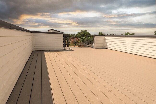 Building Photo - 1294 Stuart St