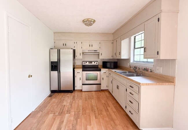 Building Photo - 2-Bedroom Home with Bonus Room & Large Wooden Deck | Pet-Friendly Near I-40 & City Lake