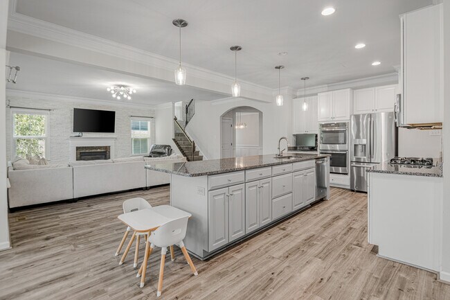 Building Photo - 16848 White Daisy Loop