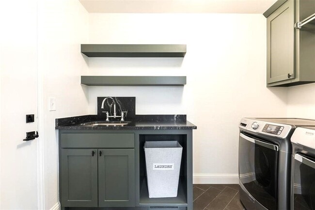 Building Photo - 4 Bedroom 2.5 Bath 2 Car Garage in Quail C...