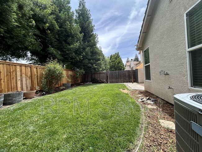 Building Photo - 1724 Magenta Dr