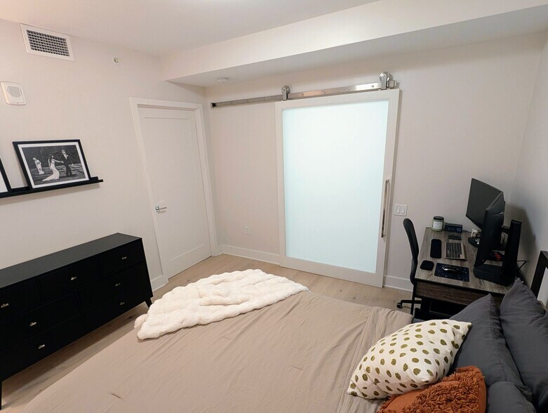 Building Photo - 1211 Van St SE