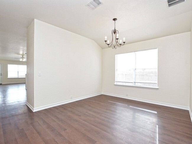 Building Photo - Beautiful 4 Bedroom / 2 Bath Home in Eagle...