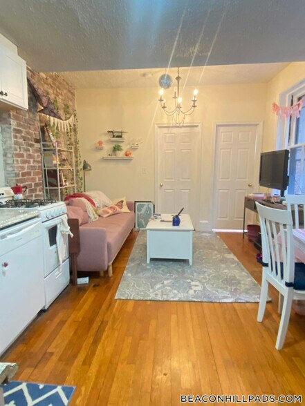 Building Photo - 72 Revere St