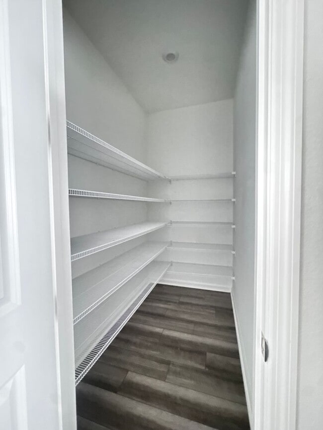 Building Photo - Spacios 4 Bedroom Home for Rent in Orlando - Available NOW!