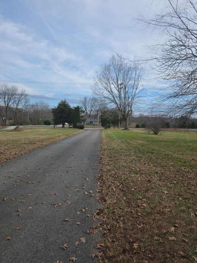 Building Photo - 2-Bedroom Handicap-Accessible Home with 3-Season Porch, Garage, and Large Yard