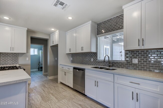 Building Photo - 557 W Toledo St