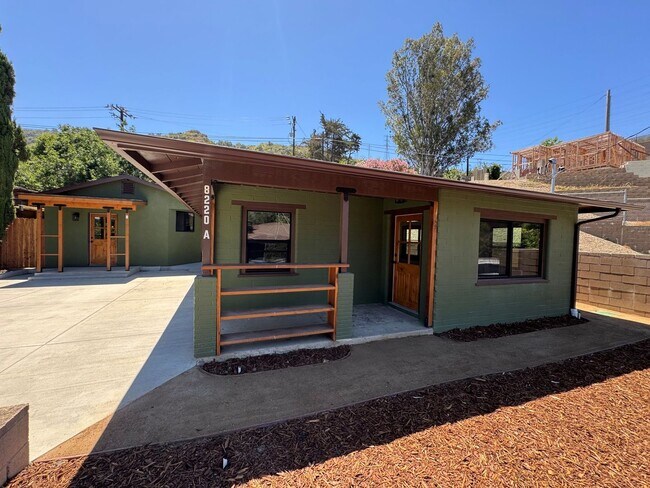 Primary Photo - 8220 Edison Dr