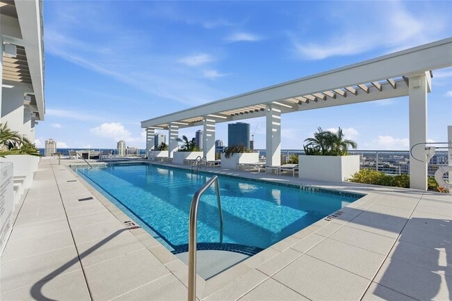 Building Photo - 777 3rd Ave N