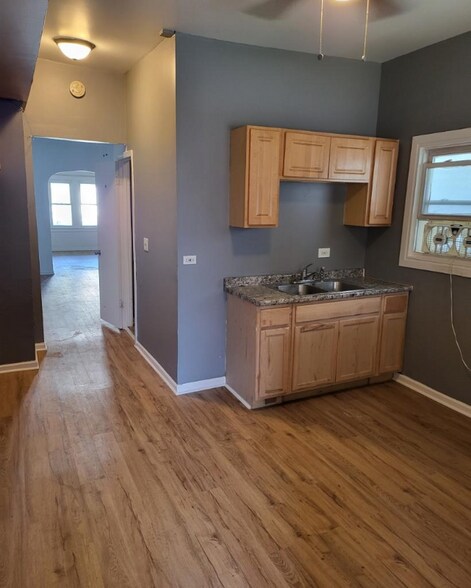 Building Photo - 8752 S Saginaw Ave