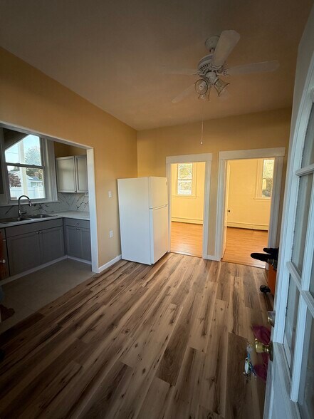 Building Photo - 860 Mineral Spring Ave