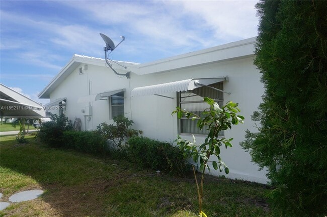 Building Photo - 708 SW 24th St